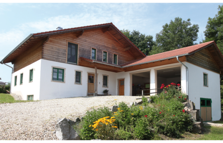 Moser Holzbau Blockhaus Einfahrt